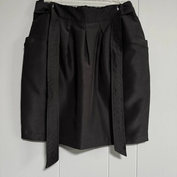 GAP Black Satin Tie Belt 2 Pocket Partial Back Elastic Waist Mini Skirt Size 2 - Picture 2 of 7